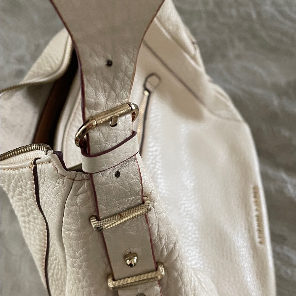 Etienne Aigner Cream Pebbled Leather Bag with Gold Hardware and Linen Lining - Picture 7 of 16
